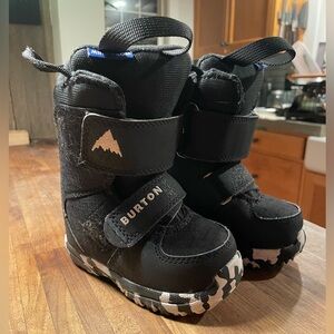 Burton Mini Grom Snowboard Boots Size Toddler 7. Black. Great Condition. So Cute